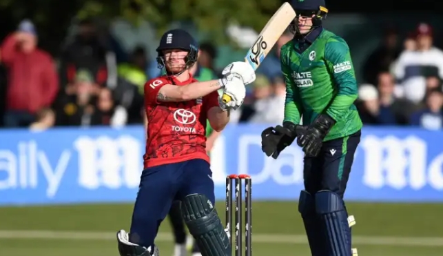 Jordan Cox and Emma Lamb Named PCA Players of the Year