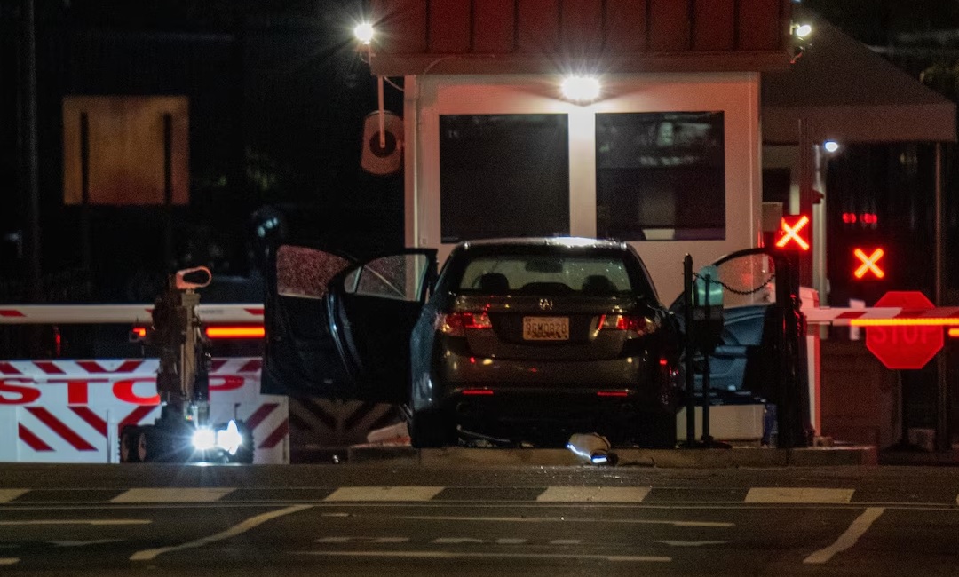 Driver in Custody After Vehicle Breaches White House Security Barrier Driver in Custody After Vehicle Breaches White House Security Barrier