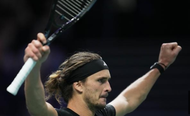 Zverev Survives Scare to Advance in Paris; Ruud Knocked Out